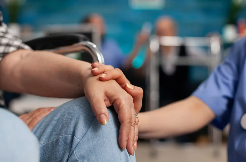 dłoń w geście pomocy