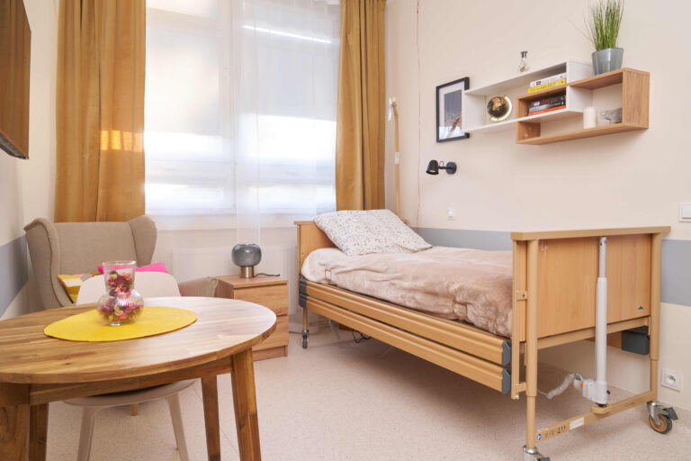 wnętrze Domu Pomocy Społecznej przy ulicy Karmelkowej we Wrocławiu