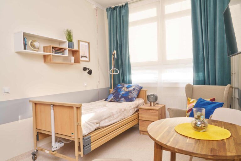 wnętrze Domu Pomocy Społecznej przy ulicy Karmelkowej we Wrocławiu